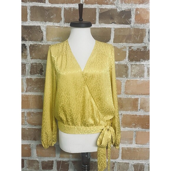 Jennifer Lopez JLO Long Sleeve Yellow/Gold Leopard Print Top Womens Size Small - Picture 2 of 10